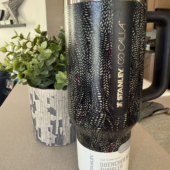 NWT Stanley 40oz Calia Black Quencher H2.0 Tumbler - Picture 8 of 9